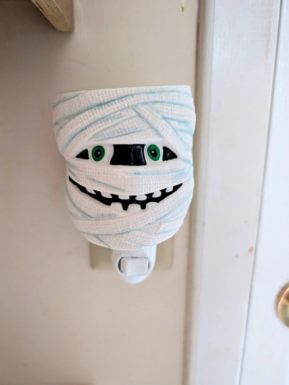 Scentsy Under Wraps Plug-In Mini Warmer